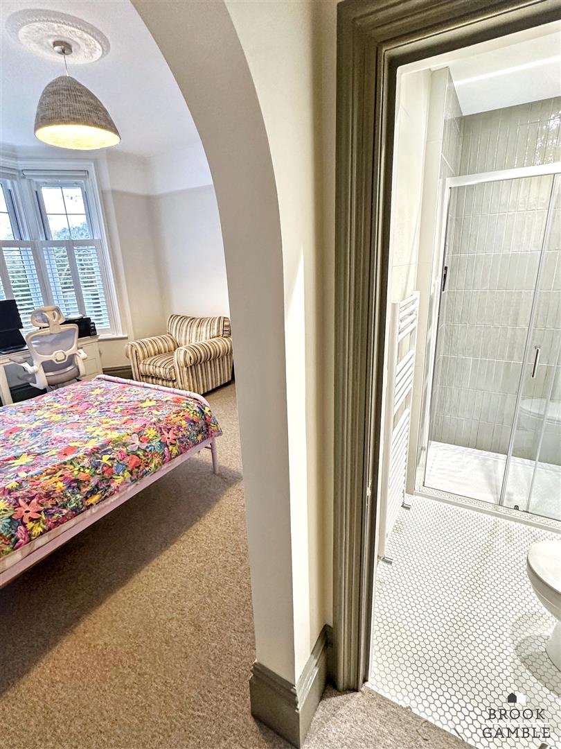 3 Bedroom Flat - Garden. Arlington Road in Eastbourne,  19